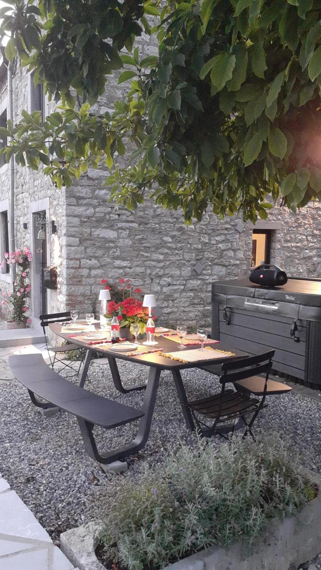 Pieds Dans L'Eau Private Wellness Bordure De Meuse Villa Lustin Exterior foto