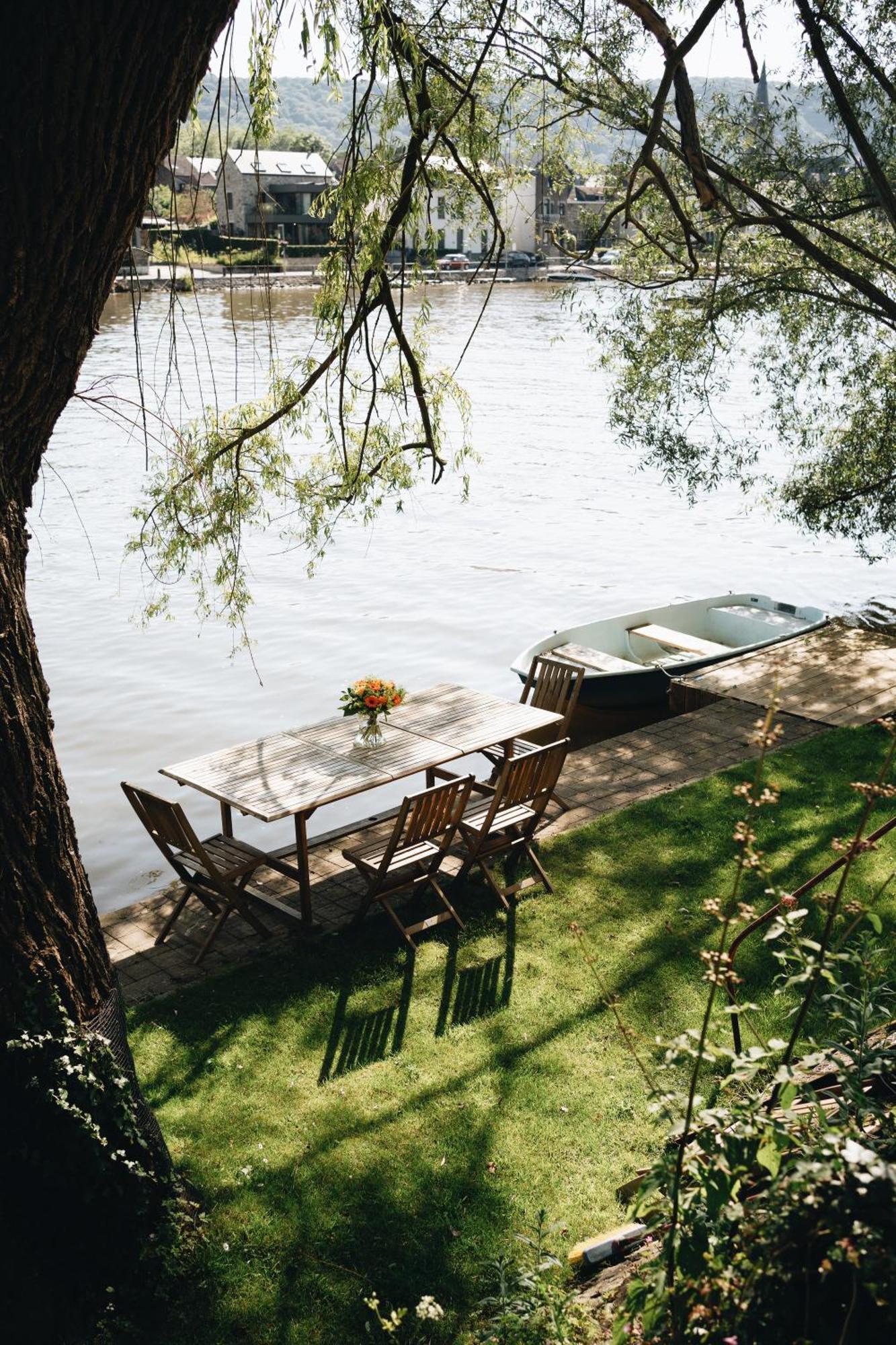 Pieds Dans L'Eau Private Wellness Bordure De Meuse Villa Lustin Exterior foto